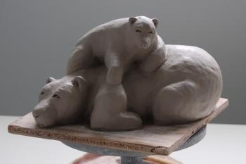 Ourse polaire et ourson, modelage en argile